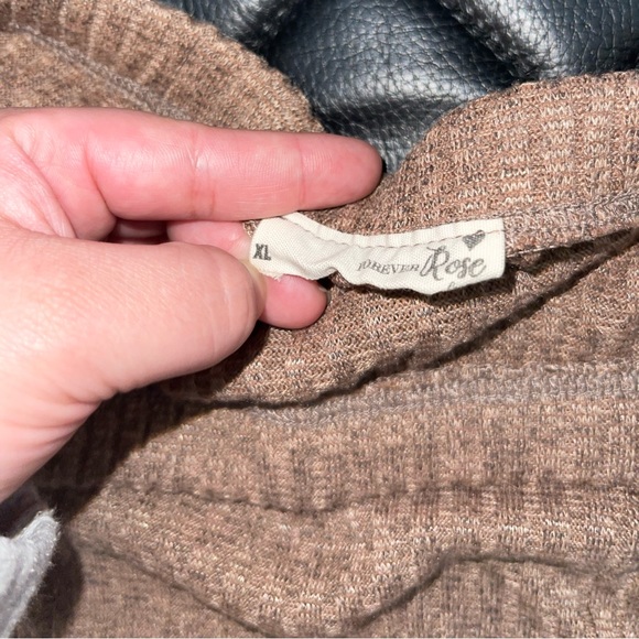 Skirt from FOREVER ROSE Size: XL ( runs small )Color: Beige. - Picture 2 of 3